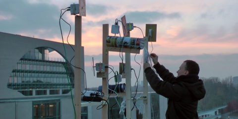 Christopher Wachter & Mathias Jud, Can you hear me ? Antennes sur le toit de l'Ambassade de Suisse à Berlin.