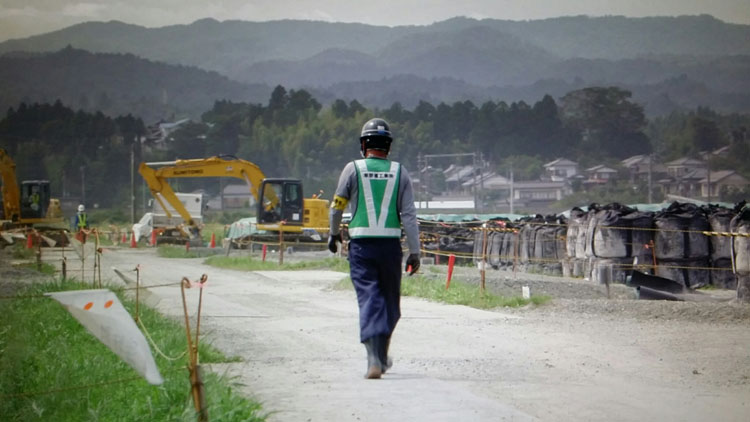 Hirono, Zone interdite, stockage de terre contaminée.