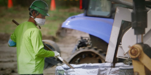 Ouvrier de décontamination, site de Tomioka.