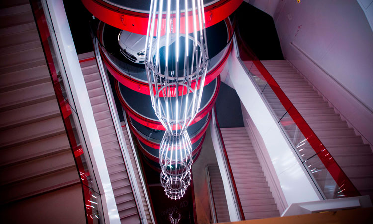 Visual System, 1056 x 18, lustre futuriste réalisé au C42, le showroom Citroën sur les Champs-Elysées à Paris.