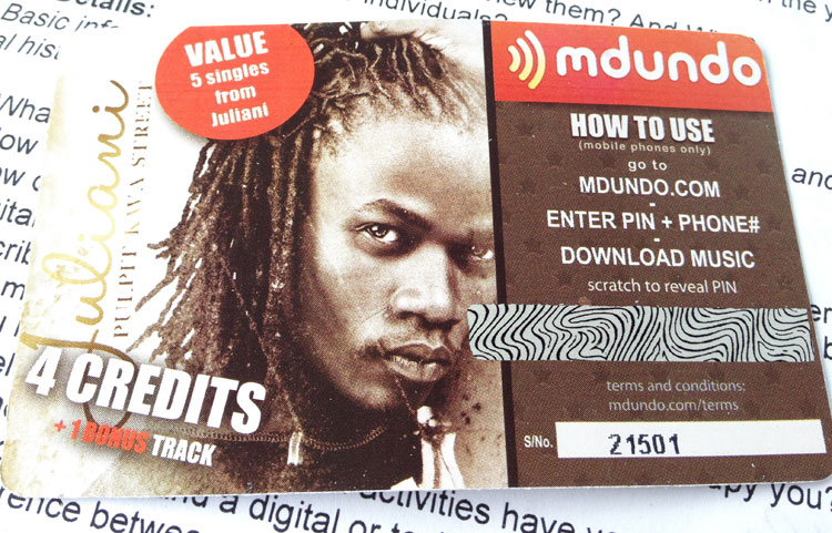 Juliani (88MPH). Musique pour téléphone portable. Carte à gratter pour télécharger les morceaux de Juliani. Nairobi (Kenya), 2012.